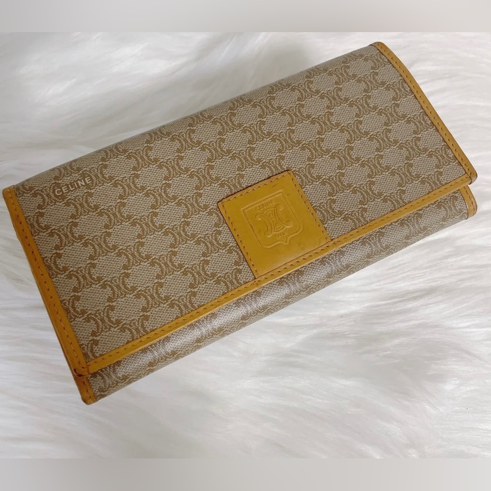 Celine Macadam long bifold. - Picture 1 of 11